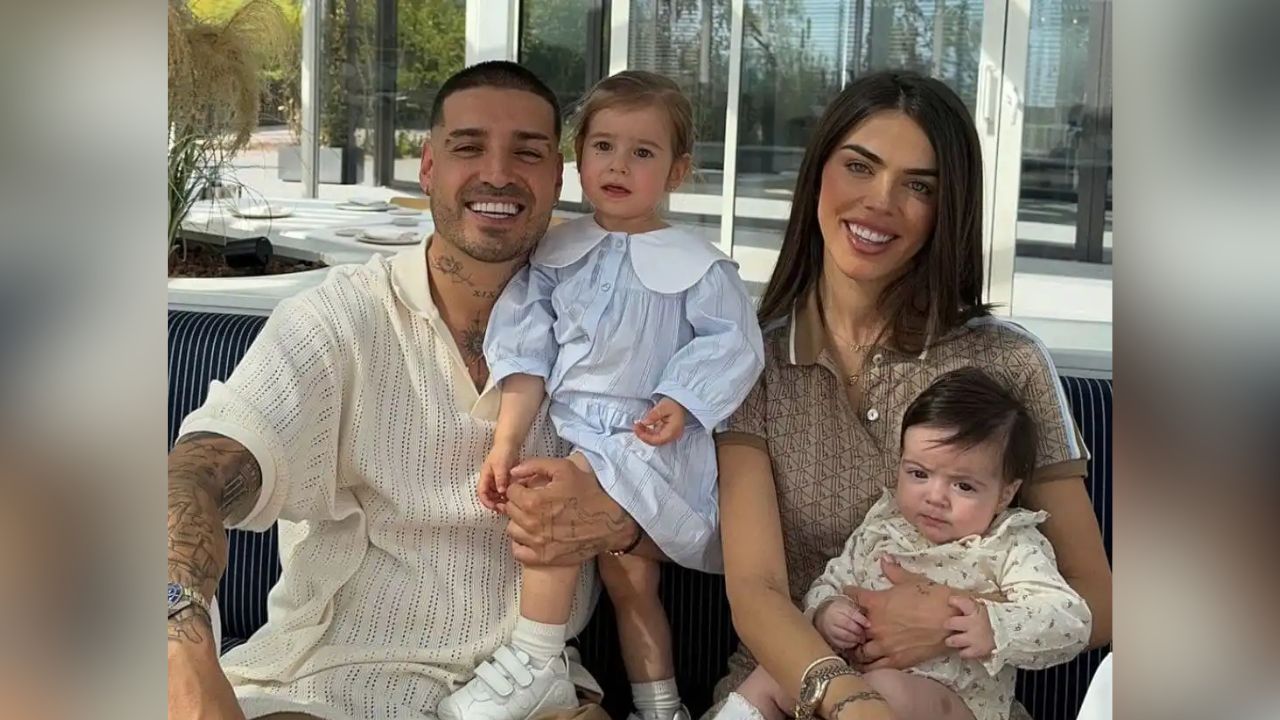 Foto de la pareja e hijas de Violeta Mangriñán 