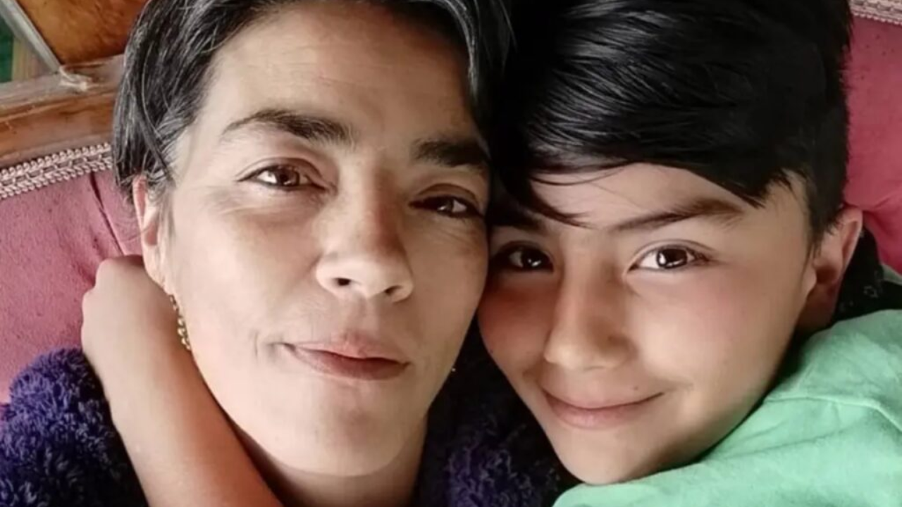 Hijo de Sandra Reyes junto a su madre