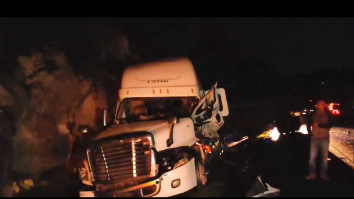 Conductor de rastra sobrevive a aparatoso accidente en Zambrano