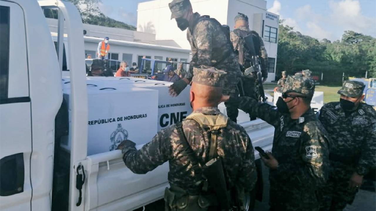 FF. AA. solicitaron presupuesto para resguardar elecciones; CNE afirma no fue consultado Imagen de FF. AA. solicitaron presupuesto para resguardar elecciones; CNE afirma no fue consultado