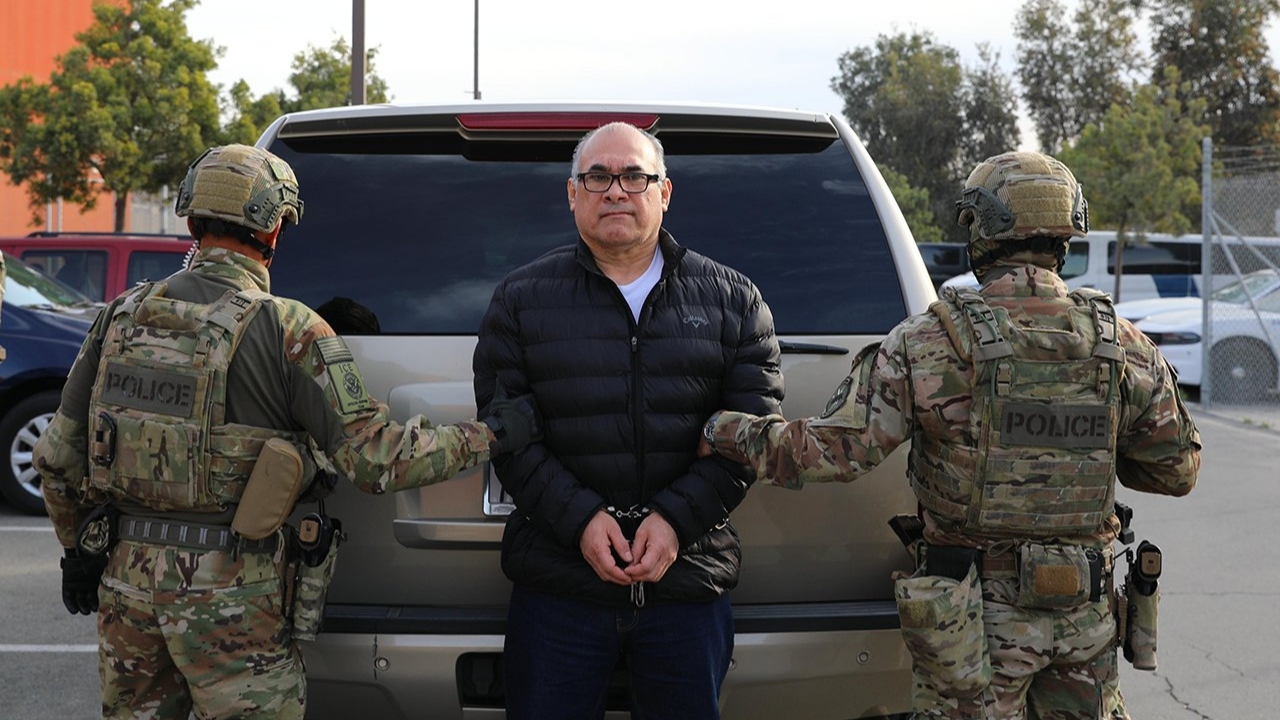 Imagen de EE. UU. deporta a México al exlíder del Cártel del Golfo Osiel Cárdenas Guillén