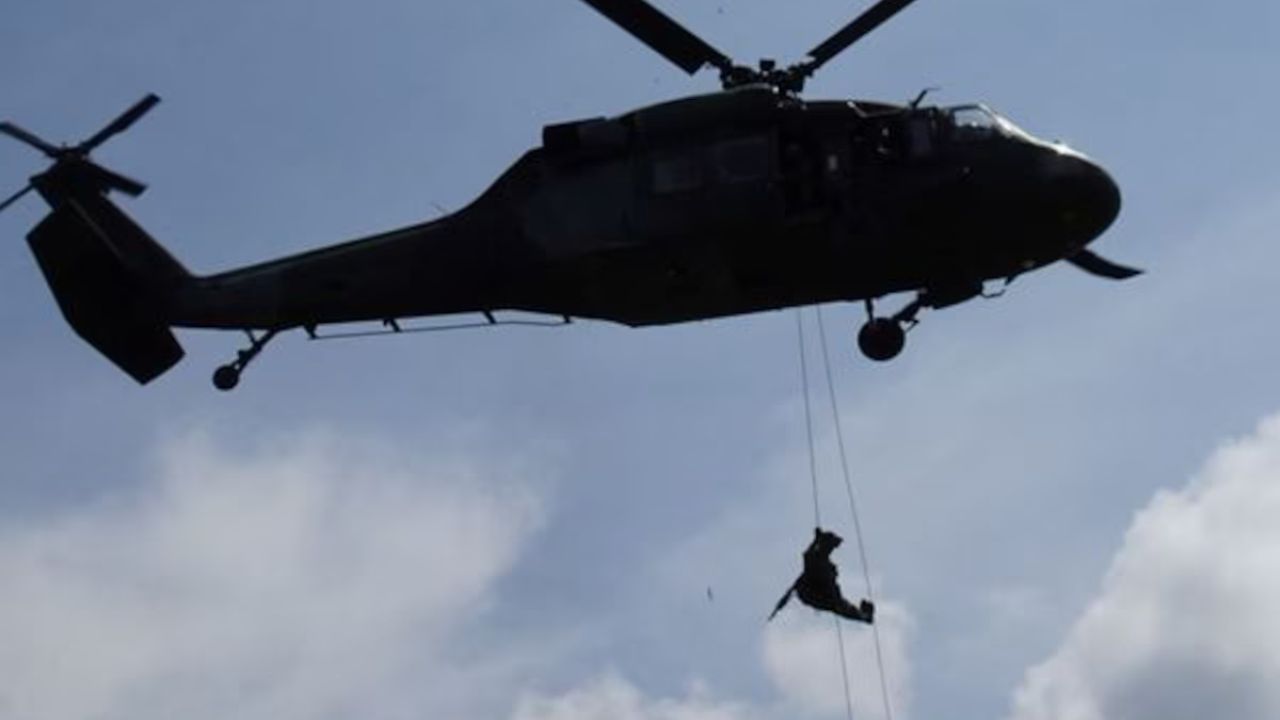 Cuatro militares fallecen al caer desde helicóptero en operación del Ejército colombiano Imagen de Cuatro militares fallecen al caer desde helicóptero en operación del Ejército colombiano