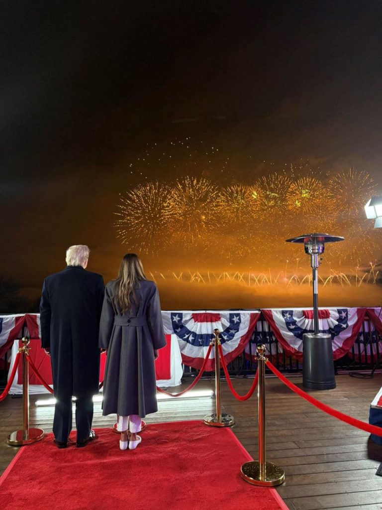 Fuegos artificiales Donald Trump.