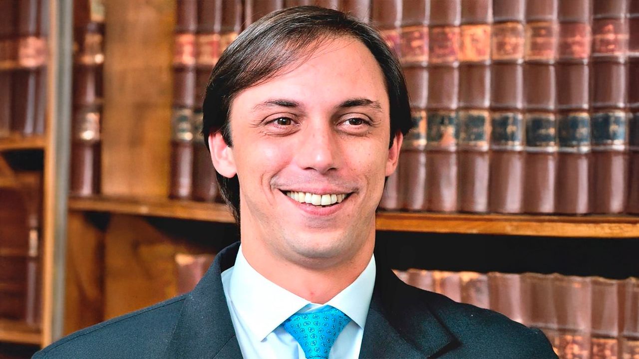 Santiago Castro Videla Wikipedia: edad y biografía del Procurador del Tesoro Imagen de Santiago Castro Videla Wikipedia: edad y biografía del Procurador del Tesoro