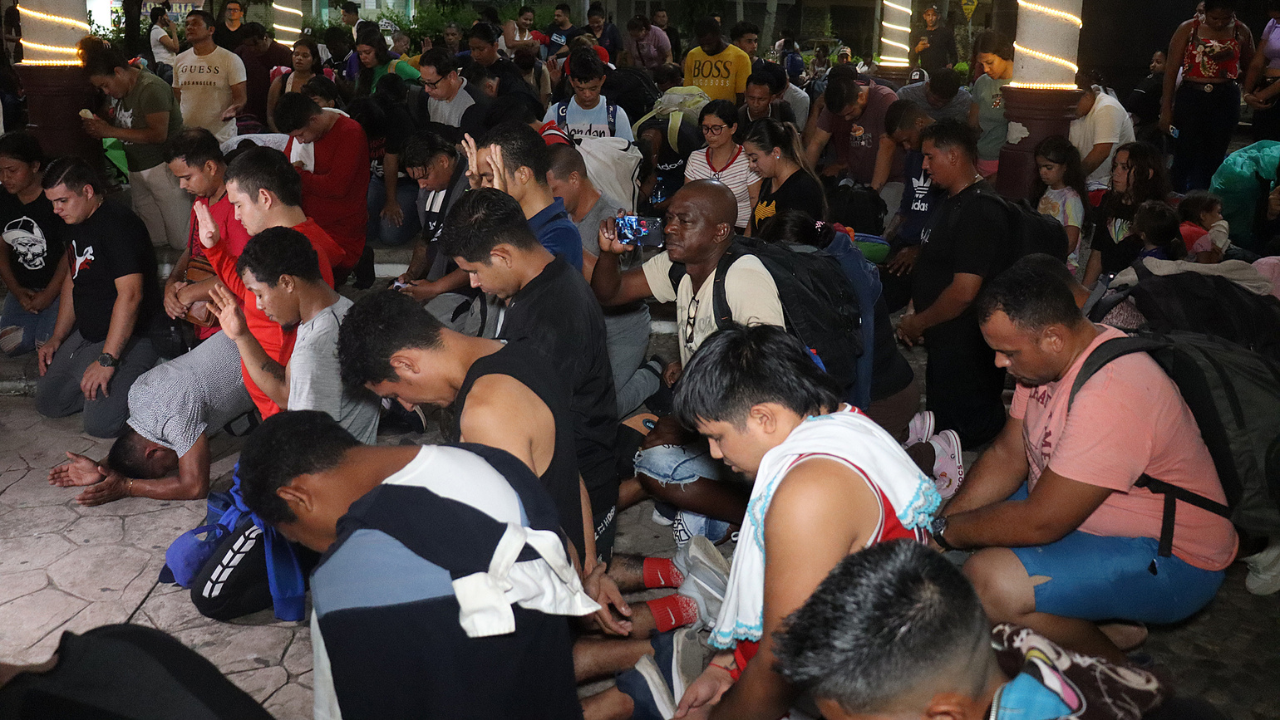 Hondureños se suman a caravana migrante que avanza desde el sur de México hacia EE. UU. Imagen de Hondureños se suman a caravana migrante que avanza desde el sur de México hacia EE. UU.