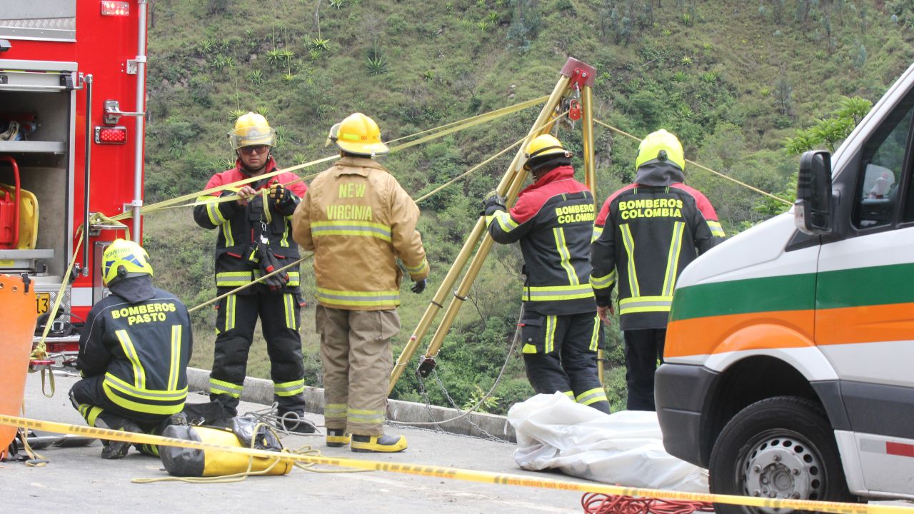 Al menos 12 muertos y 30 heridos en accidente de bus en Colombia