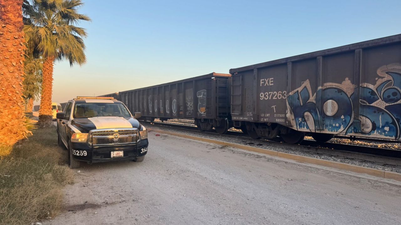 Imagen de Migrante muere junto a su hijo de un año tras caer de 'la bestia' en México