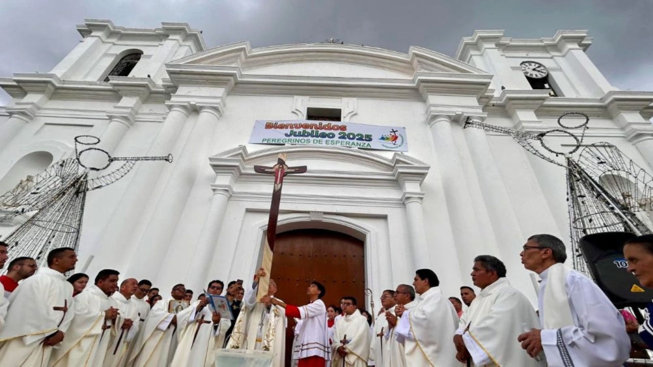 Sacerdotes desterrados de Nicaragua encuentran refugio en Honduras Imagen de Sacerdotes desterrados de Nicaragua encuentran refugio en Honduras