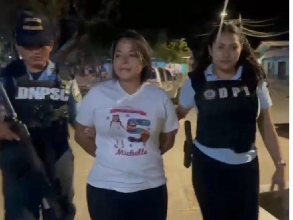 Hondureña detenida fajear hijo