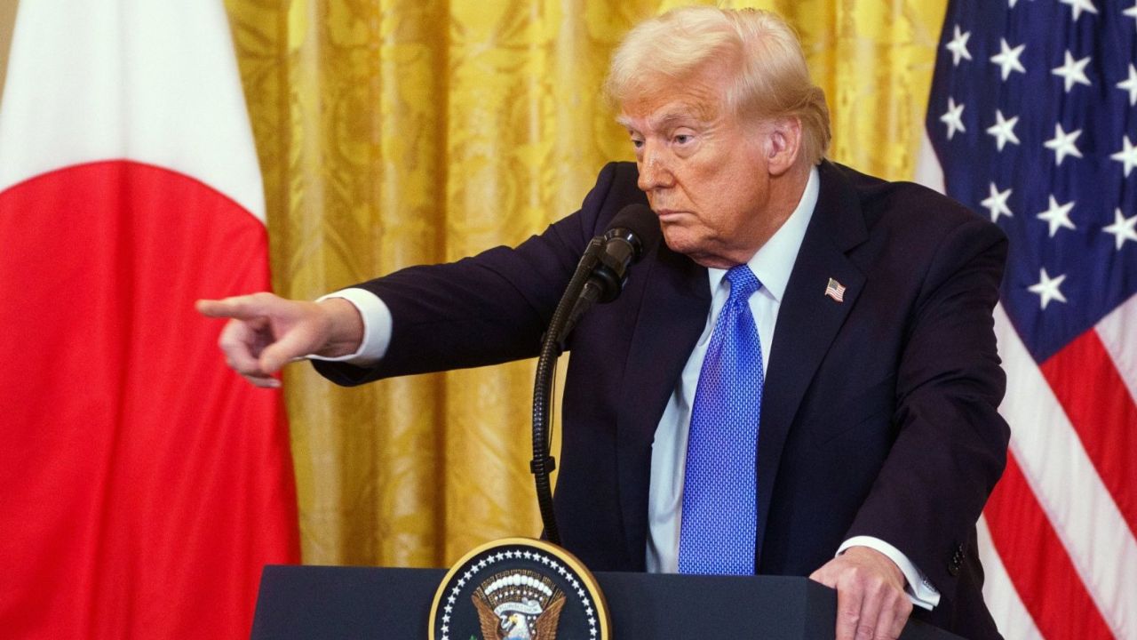 Imagen de Trump despedirá a cientos de empleados del Departamento de Seguridad Nacional