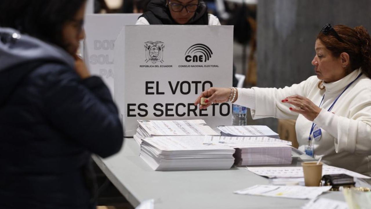 Cierran las urnas en las elecciones generales de Ecuador y comienza el conteo de votos Imagen de Cierran las urnas en las elecciones generales de Ecuador y comienza el conteo de votos