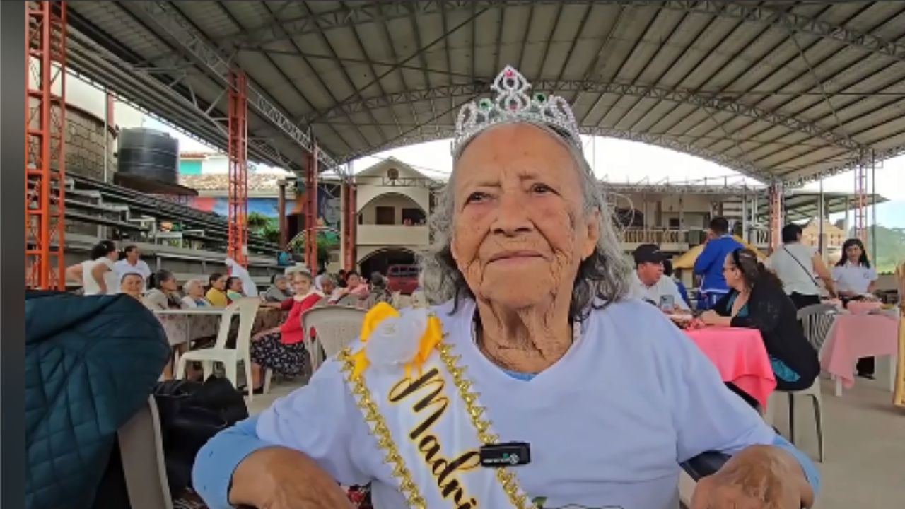 Nombran a hondureña 'reina de Dulce Nombre' al llegar a sus 100 años Imagen de Nombran a hondureña 'reina de Dulce Nombre' al llegar a sus 100 años