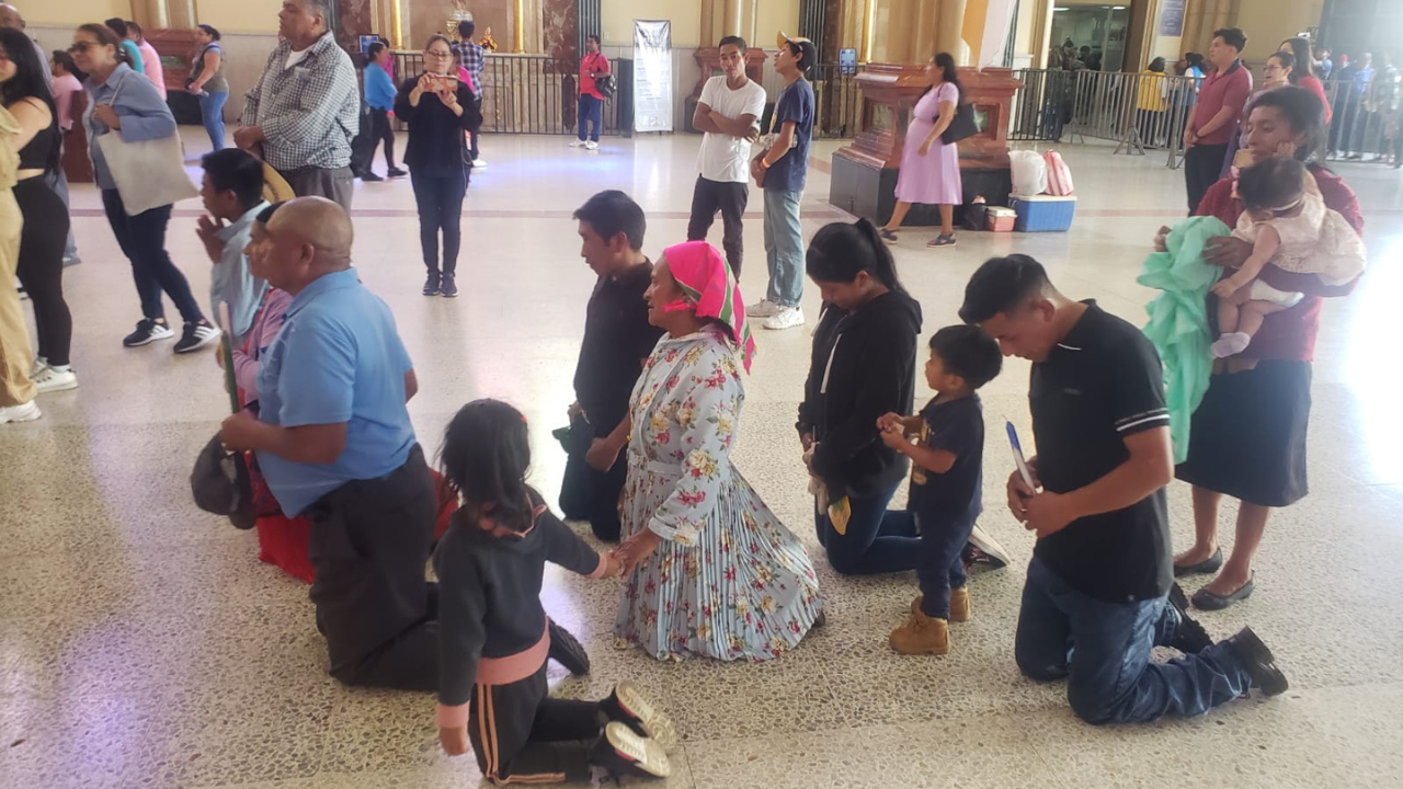 Imagen de Hondureños expresan su fe y gratitud a la Virgen de Suyapa en el 278 aniversario
