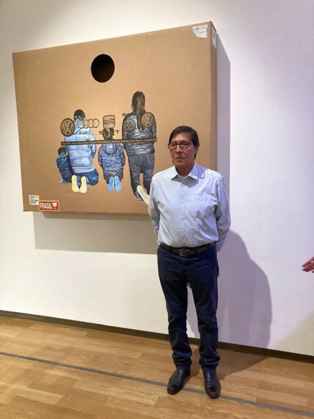 Egar Murillo con una camisa azul