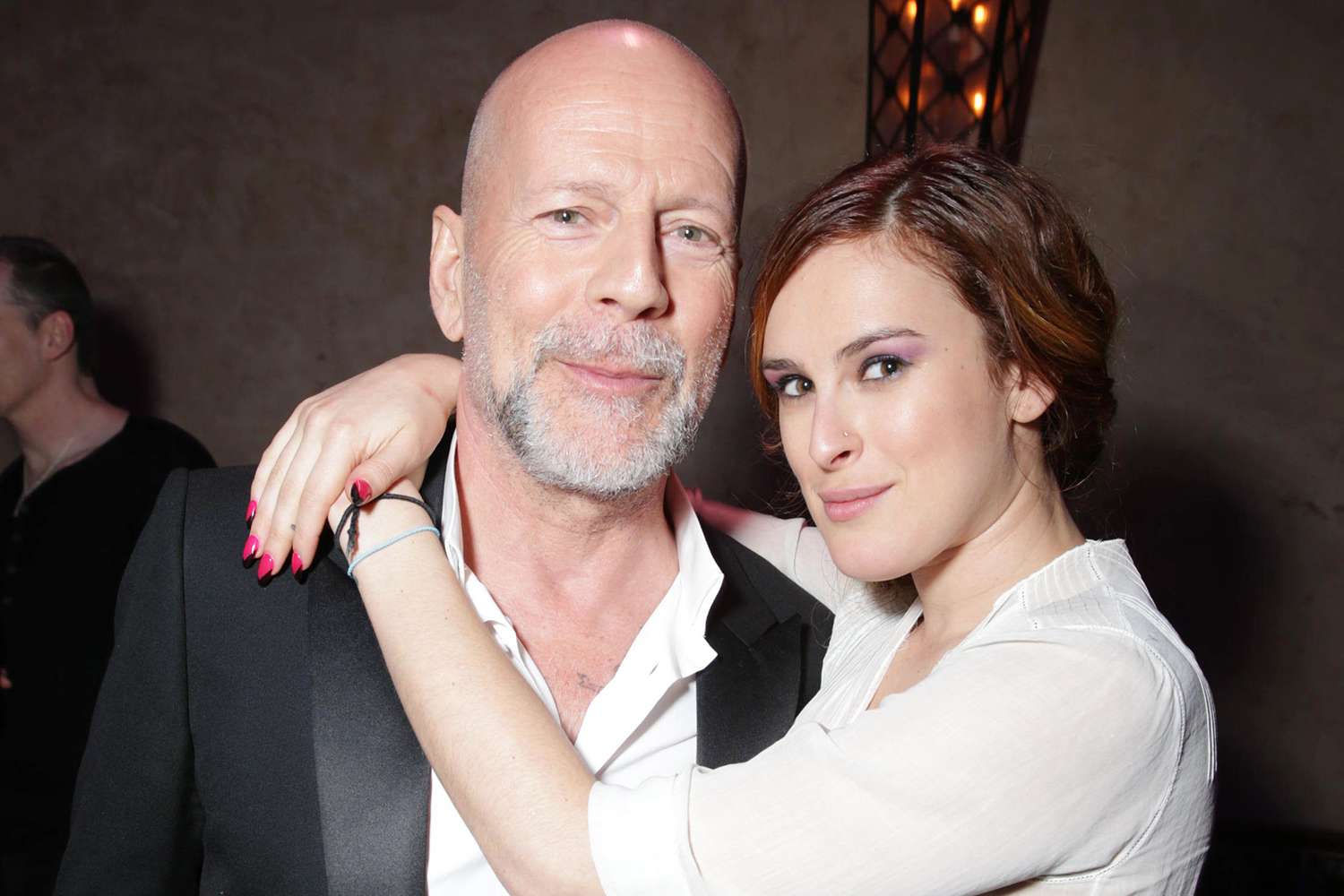 Bruce Willis junto a su hija mayor abrazados
