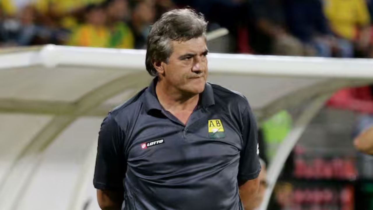 Armando Osma con una camiseta negra