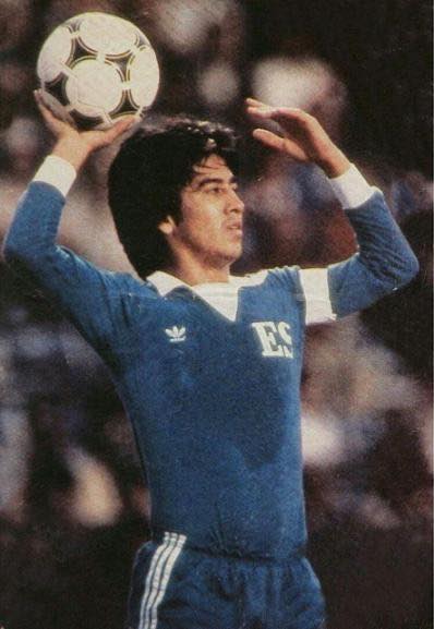 Norberto Huezo con el uniforme de la selección de El Salvador