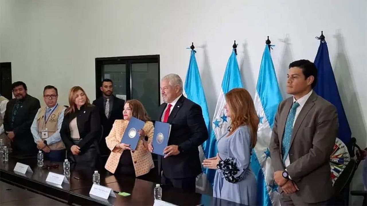 Imagen de CNE y OEA firman convenio de observación para elecciones primarias 2025
