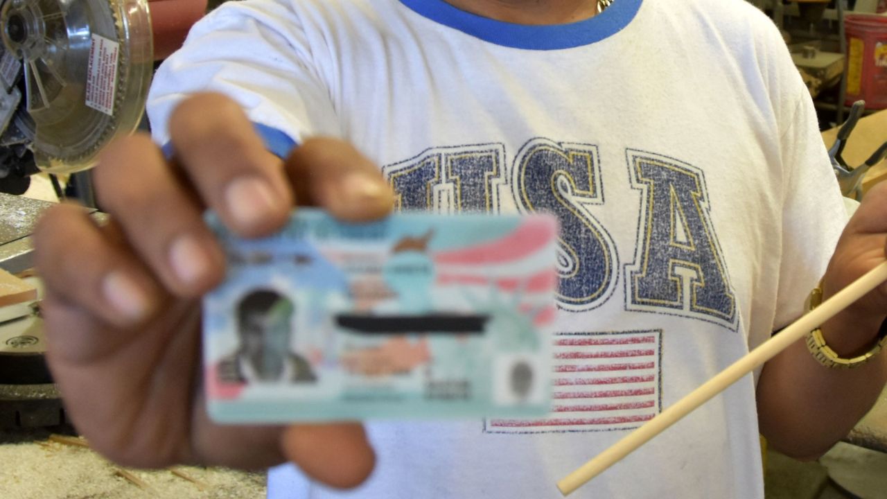 Trump suspende solicitudes de residencia permanente para estos inmigrantes Imagen de Trump suspende solicitudes de residencia permanente para estos inmigrantes