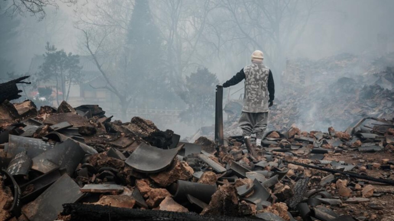 Elevan a 26 los muertos por los incendios forestales en Corea del Sur
