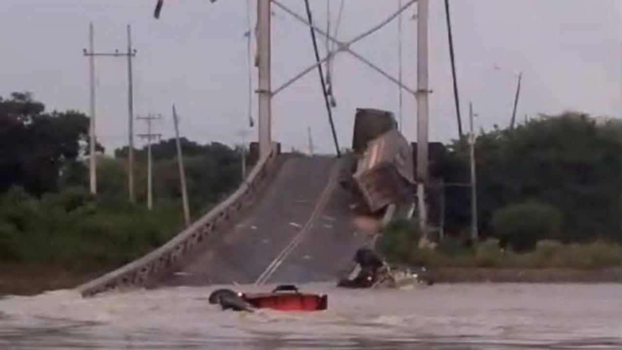 Imagen de Se eleva a cuatro número de fallecidos por colapso de puente en Ecuador