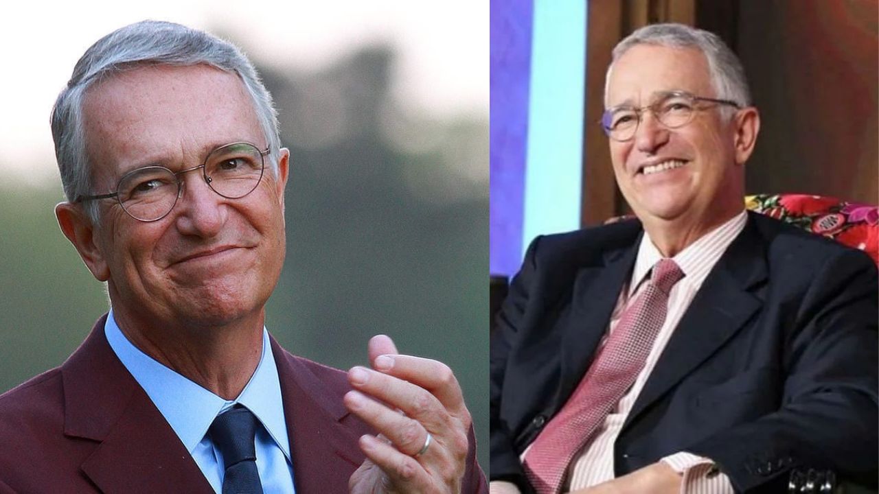 Ricardo Salinas pliego vestido de saco y corbata y sonriendo