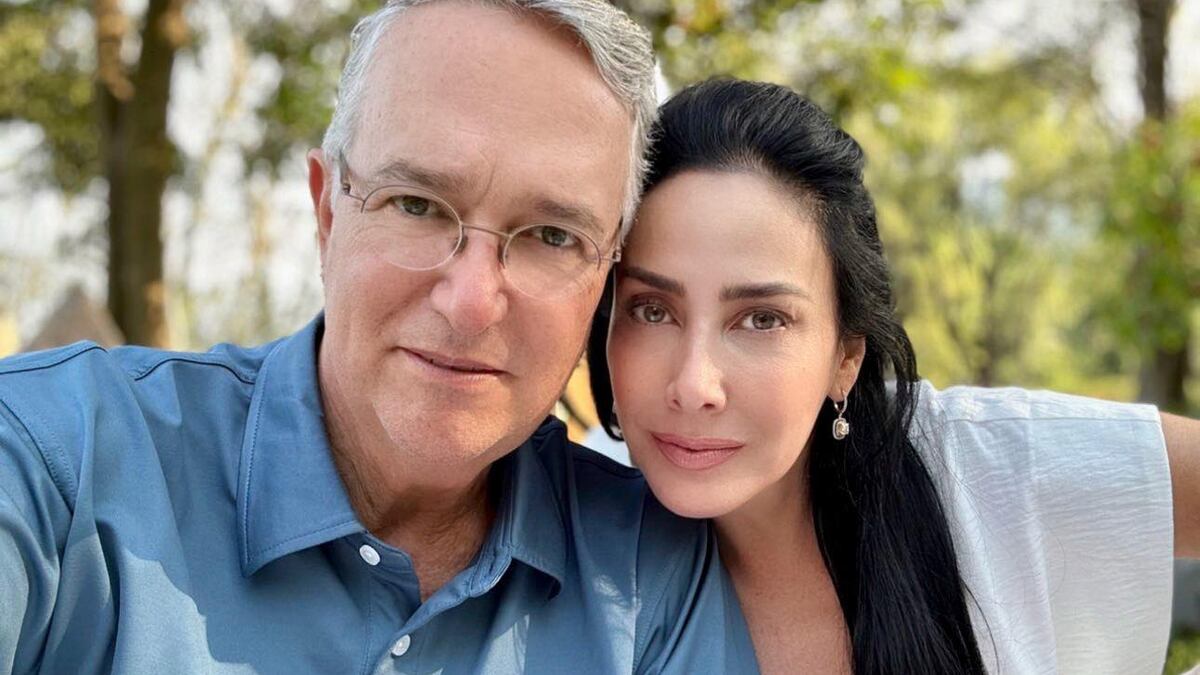 Ricardo Salinas y su esposa