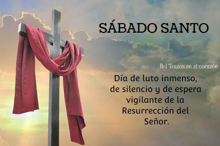 Una cruz en una montaña con un mensaje sobre el Sábado de Gloria