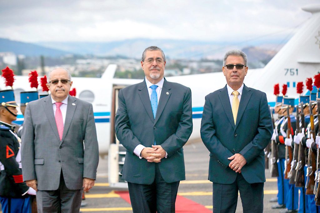 Bernardo Arévalo arribó este miércoles a Honduras.