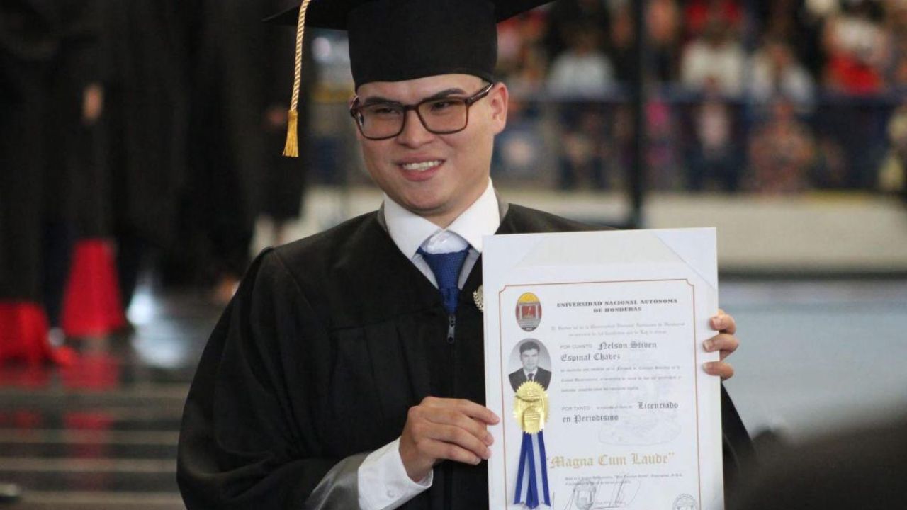 Hondureño se gradúa con honores en la UNAH gracias a 'Free Fire' Imagen de Hondureño se gradúa con honores en la UNAH gracias a 'Free Fire'