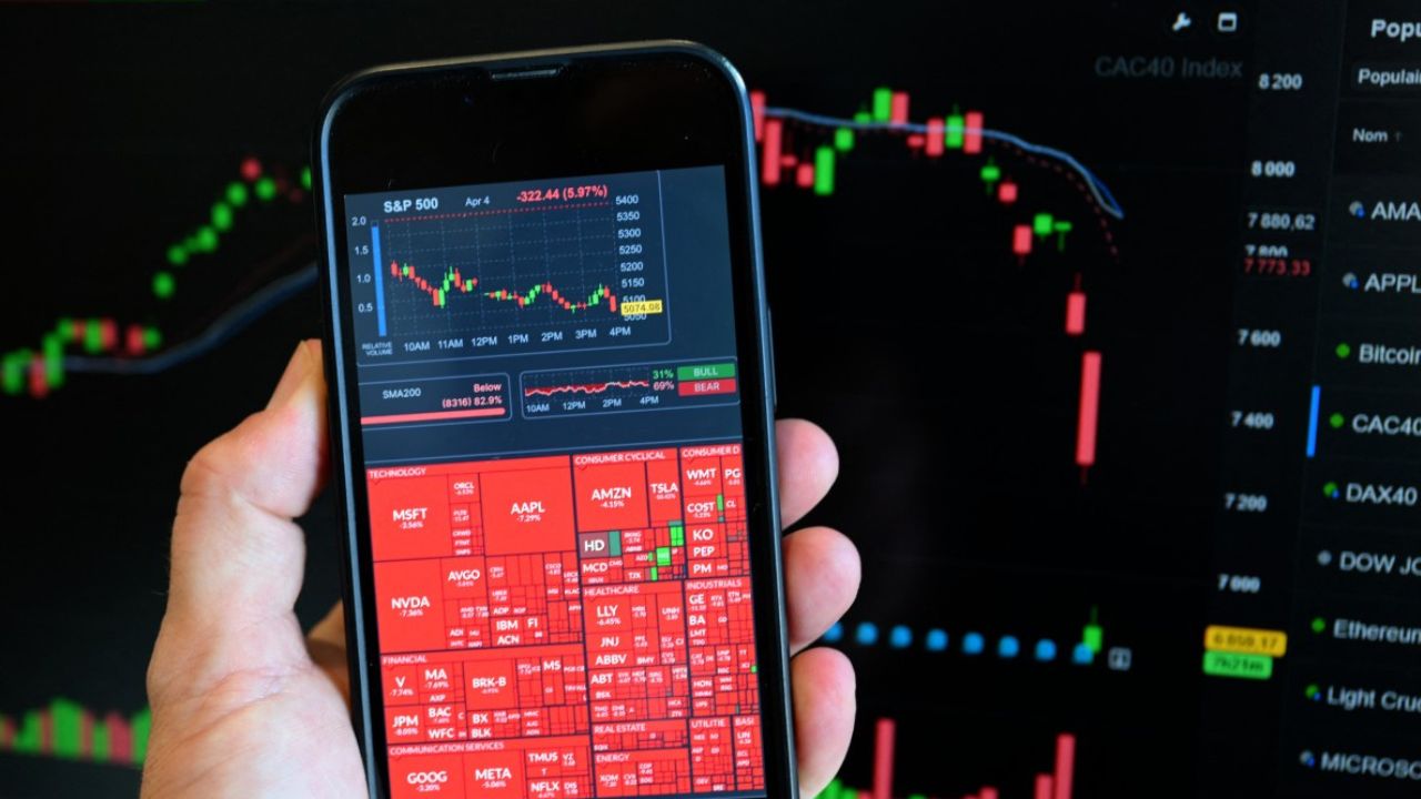 Imagen de Incertidumbre económica lleva al petróleo a su nivel más bajo en cuatro años