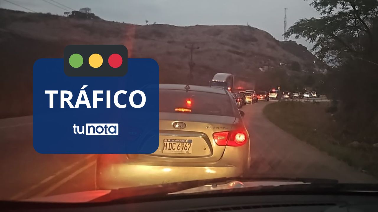 Imagen de Tráfico vehicular en Tegucigalpa hoy: calles cerradas y largas filas de autos