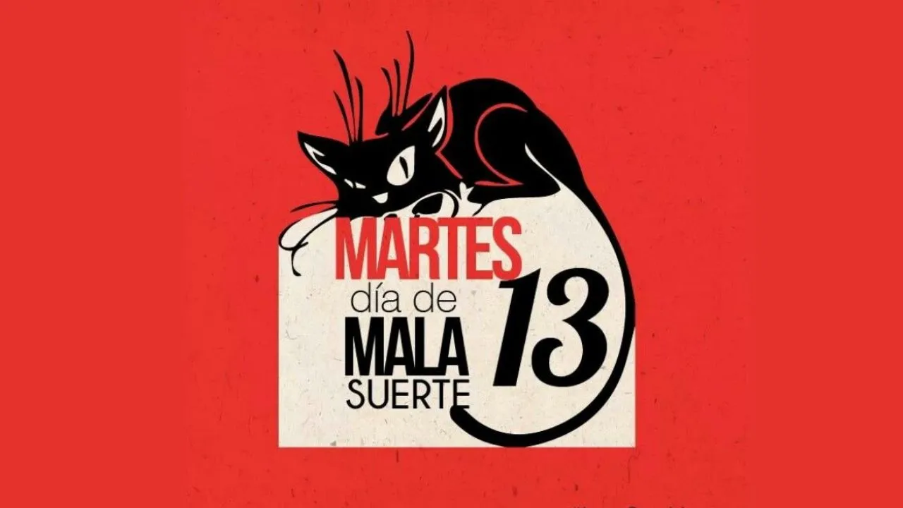 un gato negro abrazando una frase sobre martes 13