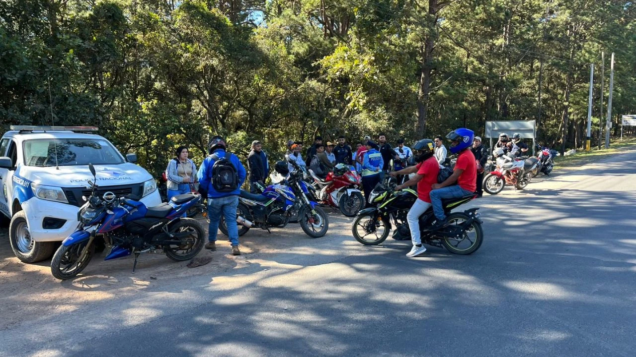 Estas son las normas de tránsito que debes seguir si manejas motocicleta Imagen de Estas son las normas de tránsito que debes seguir si manejas motocicleta