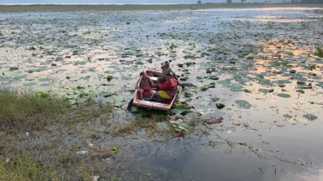 Dos jóvenes pescadores fallecen ahogados tras volcar lancha en el Lago de Yojoa Imagen de Dos jóvenes pescadores fallecen ahogados tras volcar lancha en el Lago de Yojoa