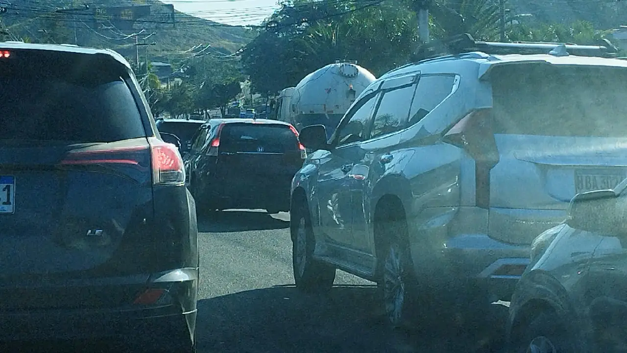 Tráfico intenso en el anillo periférico de Tegucigalpa 