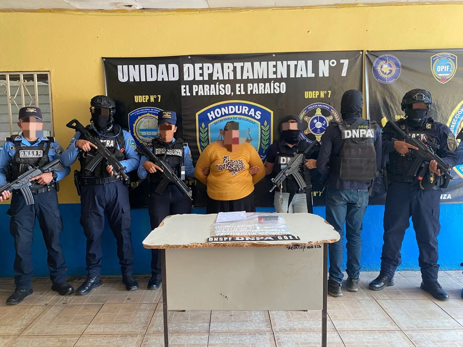 La acción fue ejecutada en conjunto con agentes de la Dirección Nacional Policial Antidrogas (DNPA), quienes brindaron respaldo técnico y táctico durante la inspección. Foto: cortesía de redes sociales