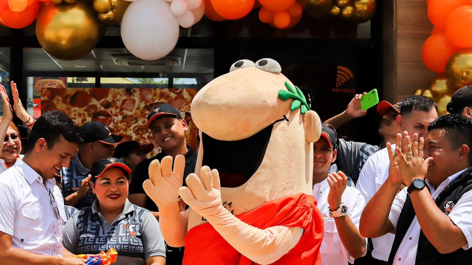 Foto del nuevo restaurante de Little Caesars en Puerto Cortés
