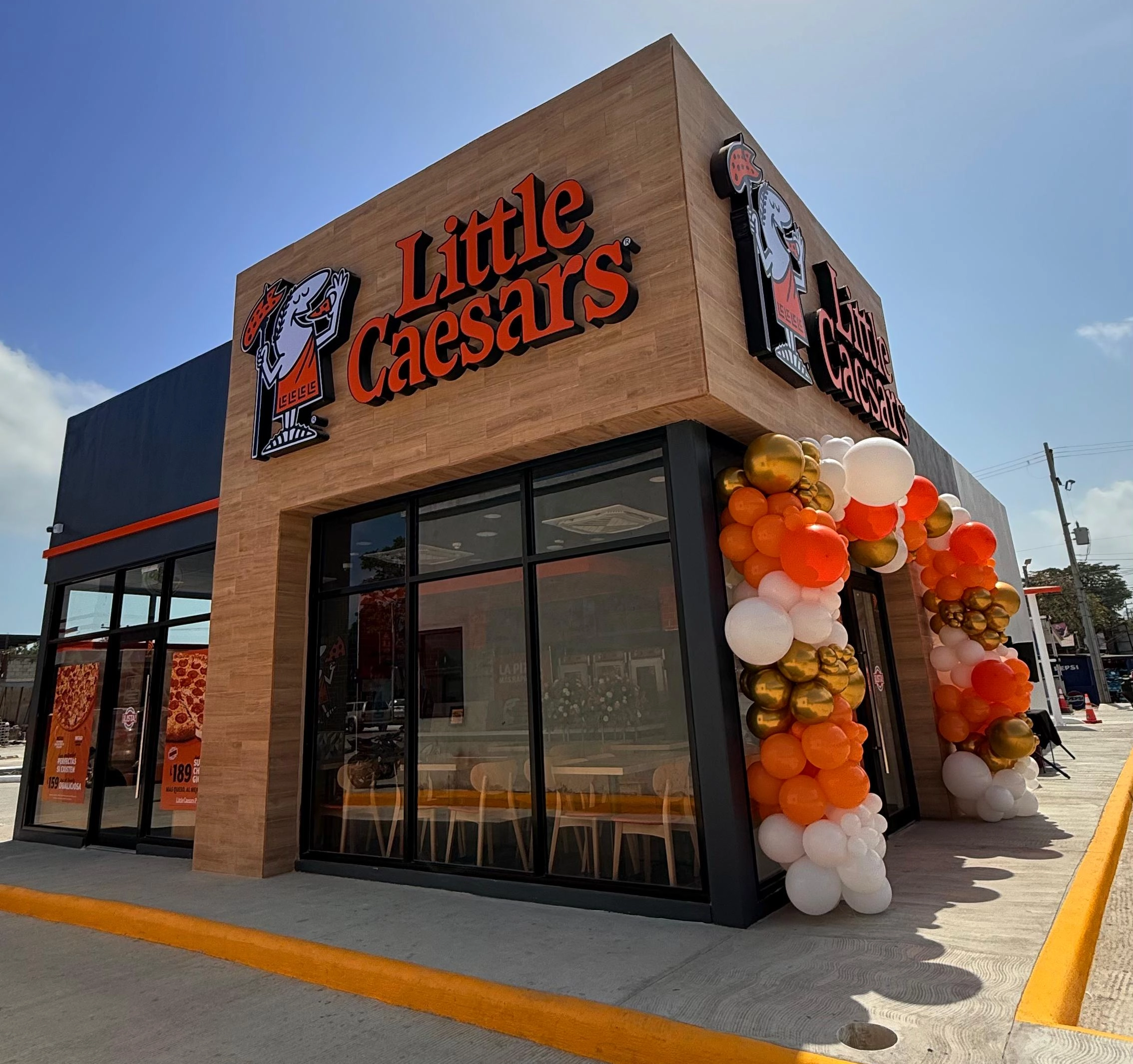 Foto del nuevo restaurante de Little Caesars en Puerto Cortés