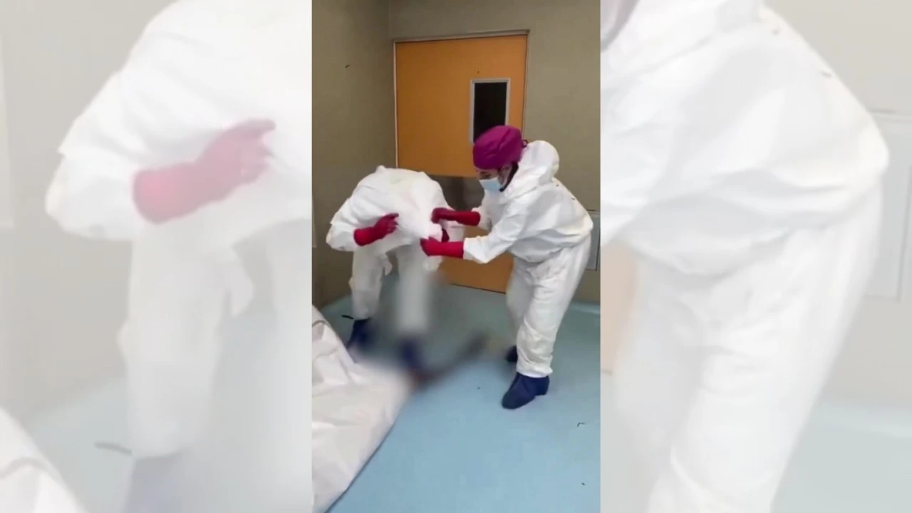 Imagen de ¡Indignante!: Filtran video de trabajadores jugando con un cadáver en la morgue