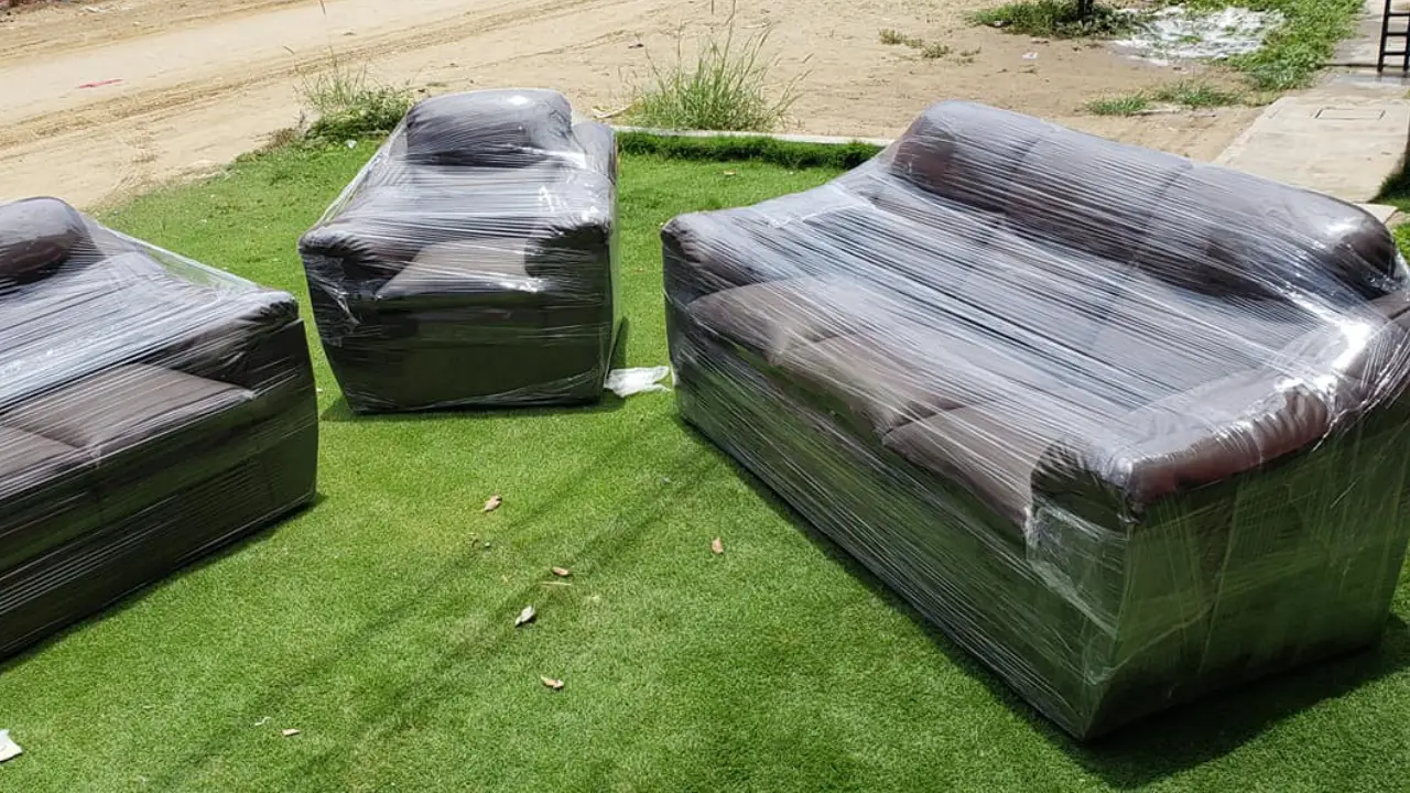 Imagen de Abuela compra sillones nuevos y prohíbe sentarse en ellos: 'Ni ella los usa'