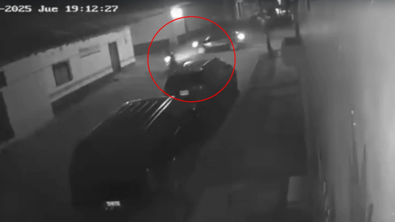 Video muestra momento en que motociclista impacta con carro en Danlí Imagen de Video muestra momento en que motociclista impacta con carro en Danlí