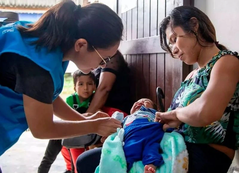Los bebés y niños pequeños pueden no haber completado el ciclo de vacunación, lo que los deja más expuestos a la enfermedad. Foto: cortesía de redes sociales