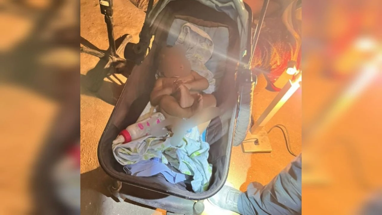 Bebé encontrada en su carriola.