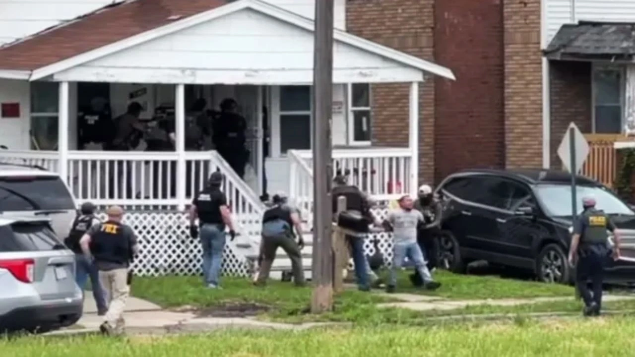 Detroit escenario de caos en captura de migrante hondureño.