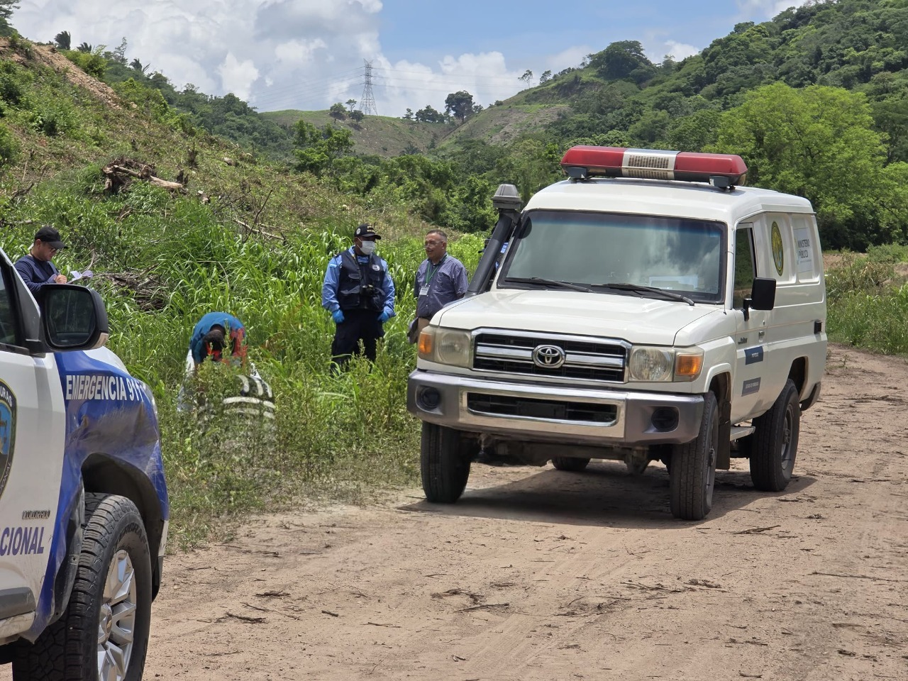 Lugar donde dejaron el cuerpo del taxista VIP asesinado este viernes 18 de julio en San Pedro Sula