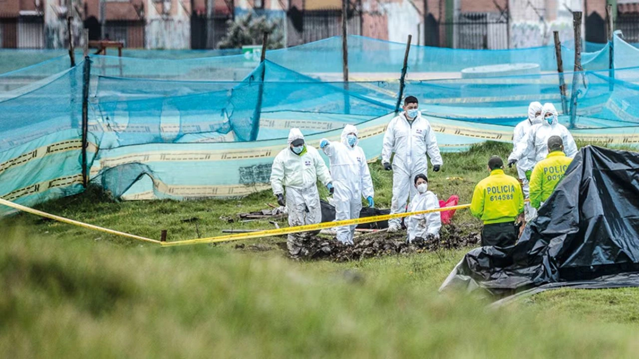 Por razones de seguridad, aún no se ha podido retirar los cuerpos de la zona boscosa.