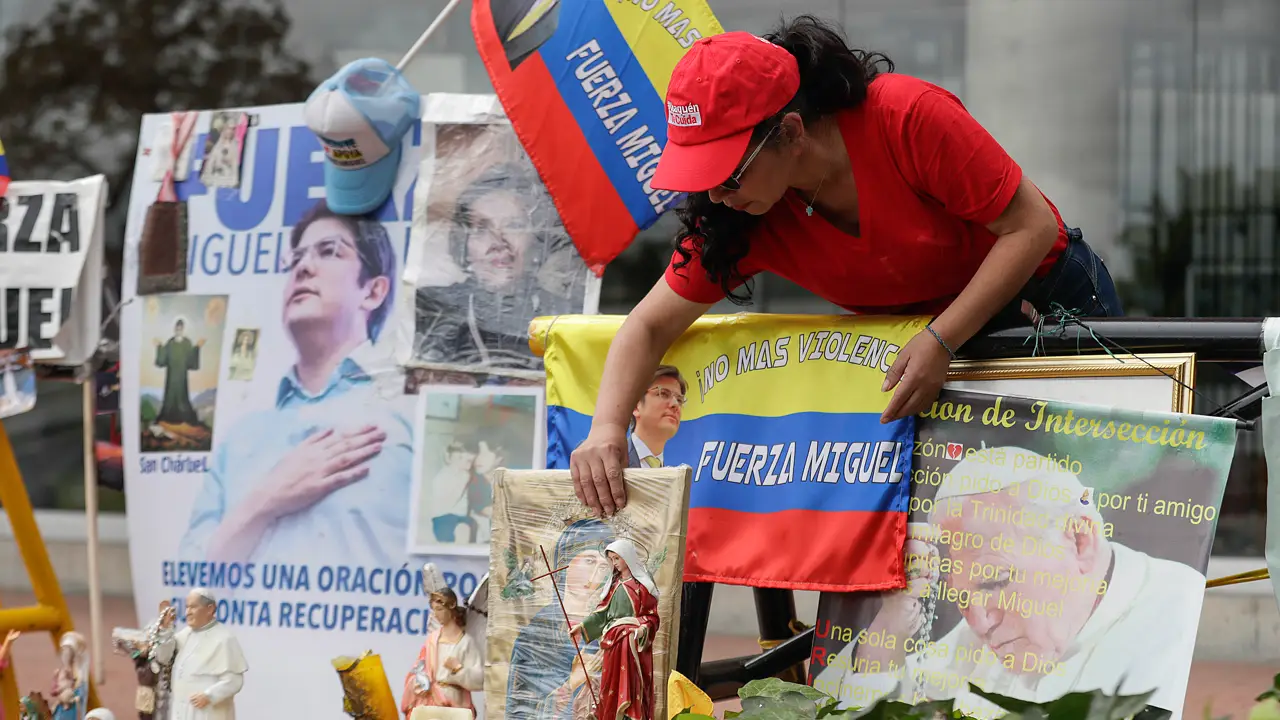 Colombianos oran por la salud de Miguel Uribe 