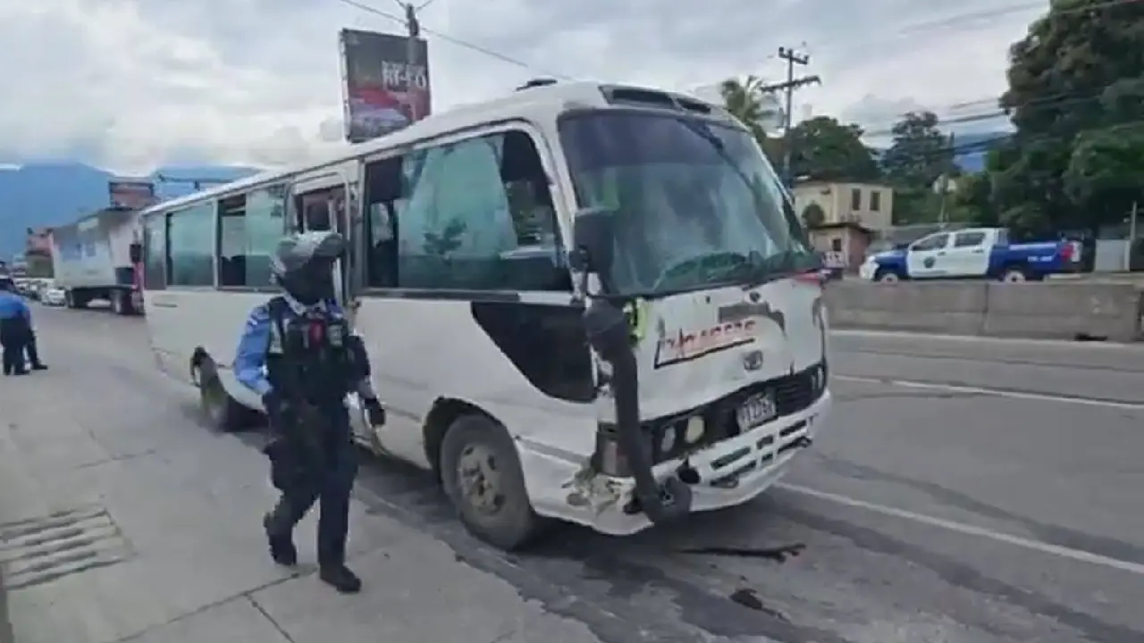Capturan a dos hombres en pleno asalto a bus 'rapidito' en Choloma Imagen de Capturan a dos hombres en pleno asalto a bus 'rapidito' en Choloma