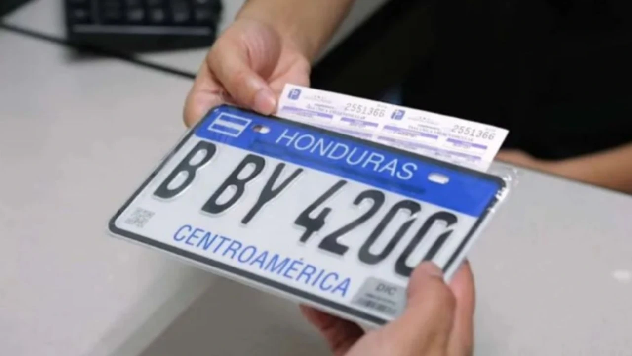 Imagen de Confirman hasta cuándo habrá entrega de placas vehiculares en Honduras